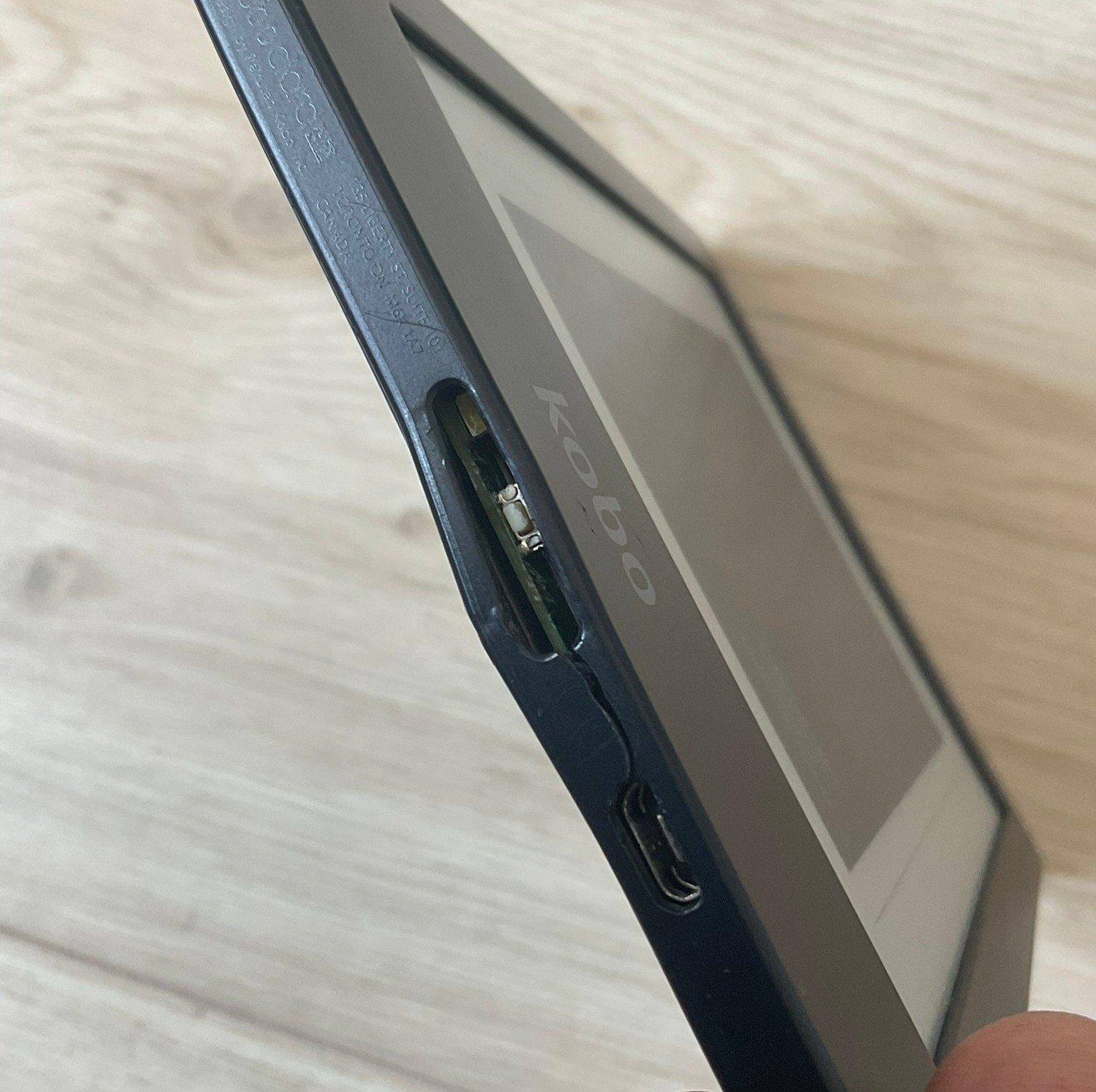 bottom view of the Kobo Clara HD, missing power button